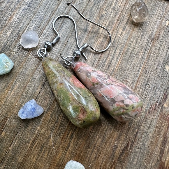 Elegant Pink and Green Stone Drop Earrings - Picture 1 of 1